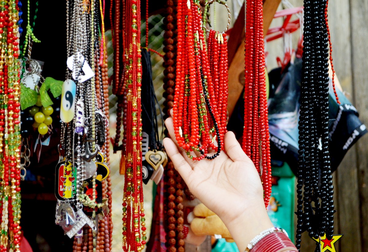 craft markets at Avenida Atlântica.